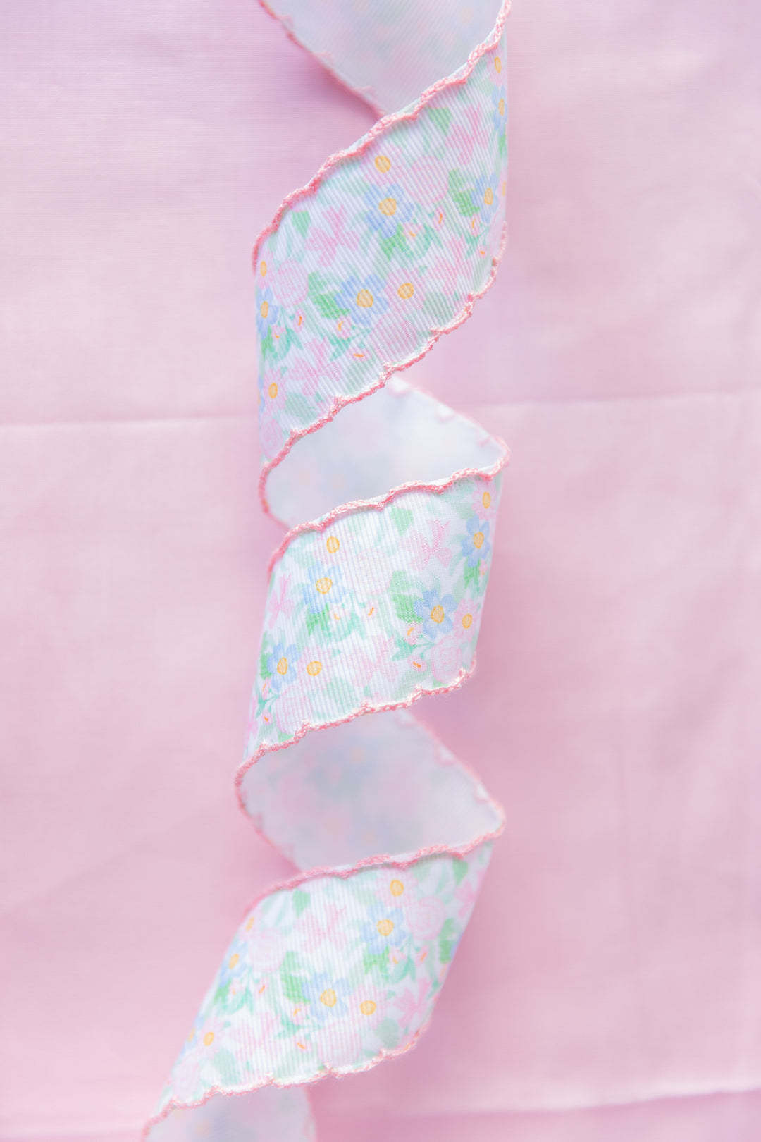 Preppy Floral Ribbon Scallop Edge