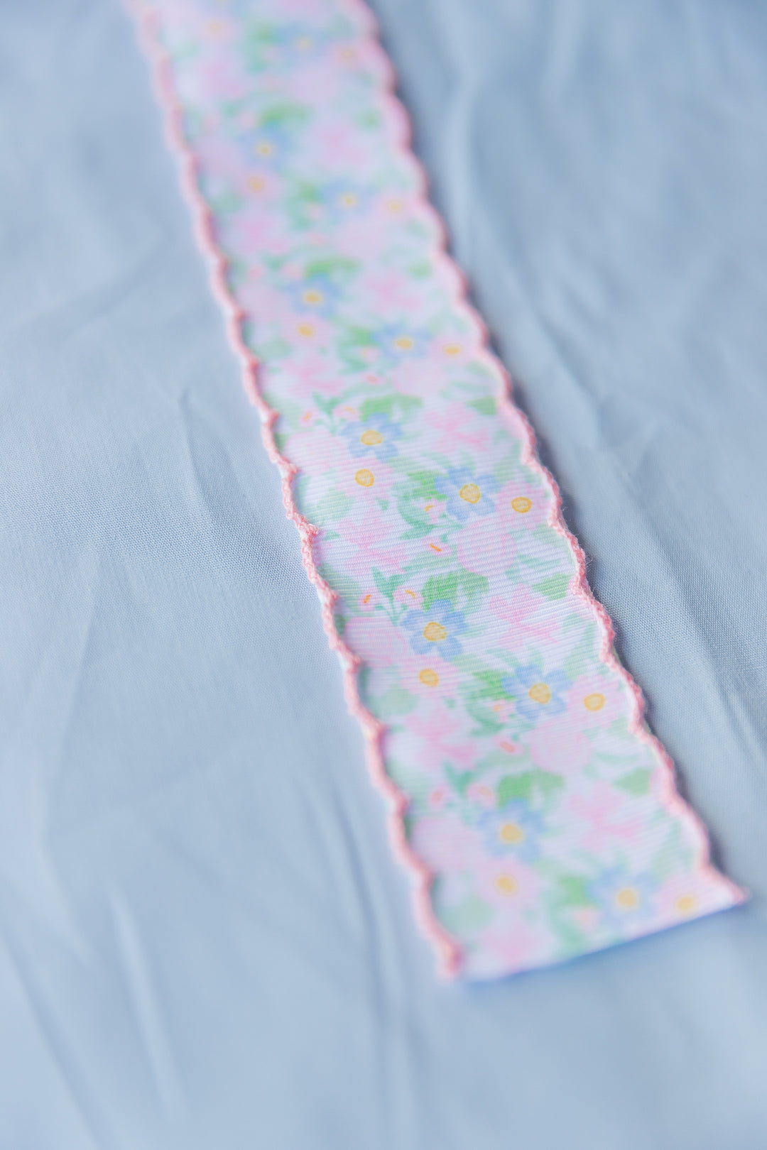 Preppy Floral Ribbon Scallop Edge