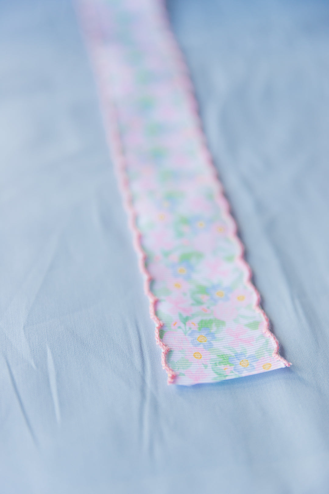 Preppy Floral Ribbon Scallop Edge