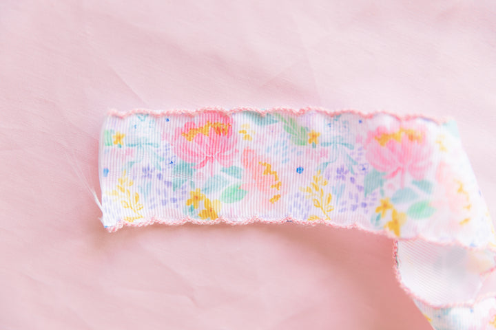 Preppy Floral Ribbon Scallop Edge