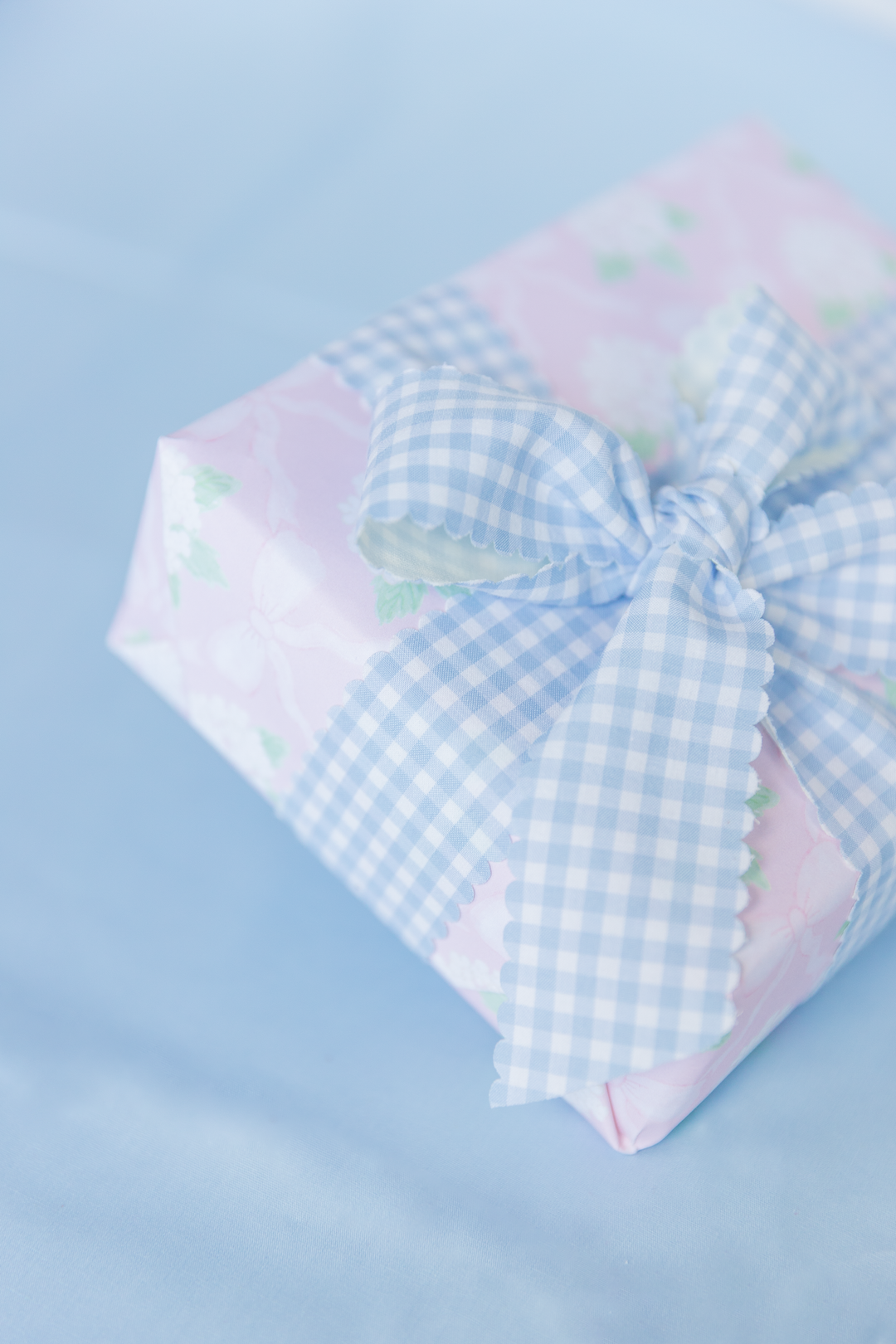 Hydrangea &amp; Bows Gift Wrap