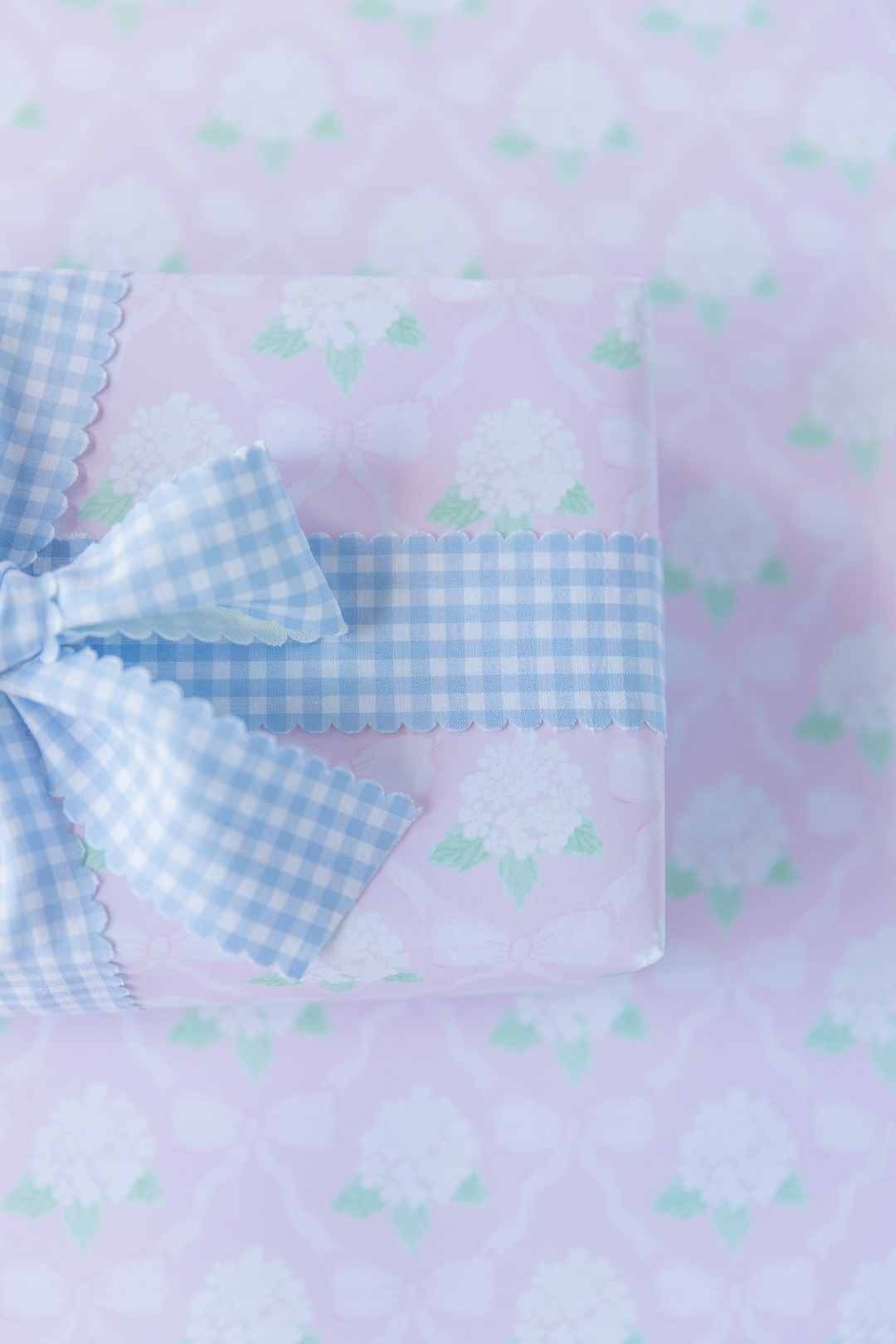 Hydrangea &amp; Bows Gift Wrap